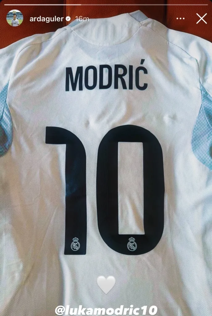 أردا غولر يحتفظ بقميص لوكا مودريتش