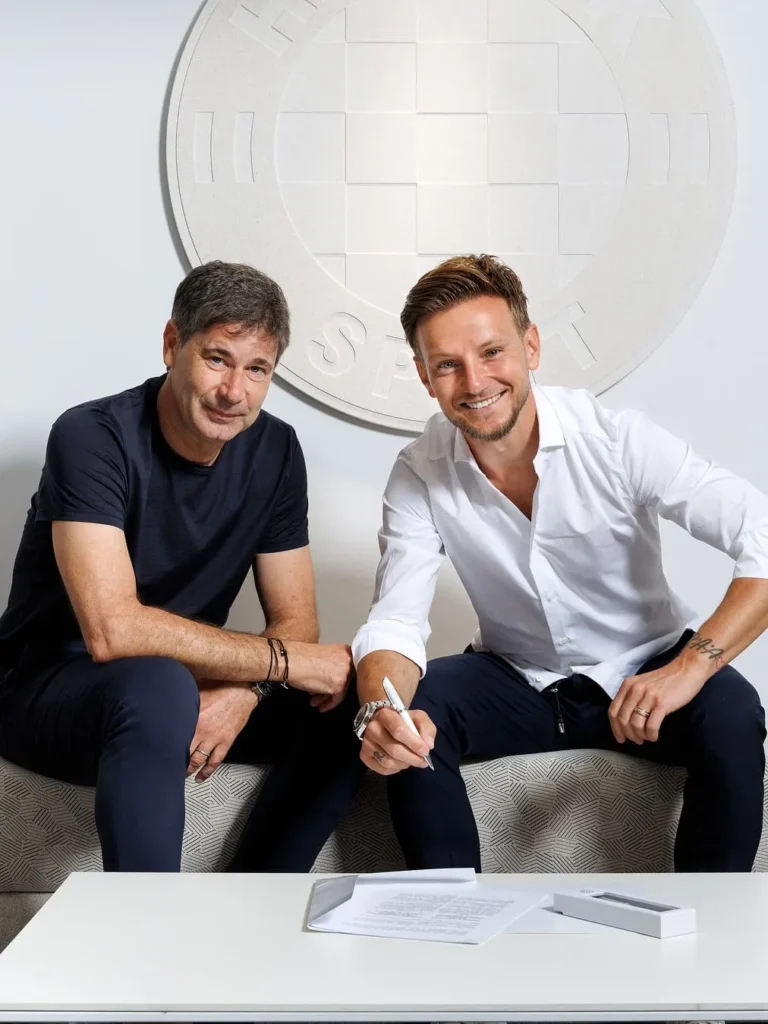 رسميًا.. راكيتيتش يعود إلى عالم كرة القدم في دور جديد بعد الاعتزال