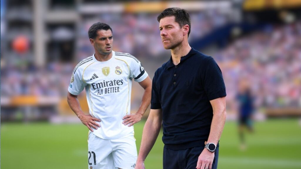 تشابي ألونسو مدرب ريال مدريد مع اللاعب براهيم دياز