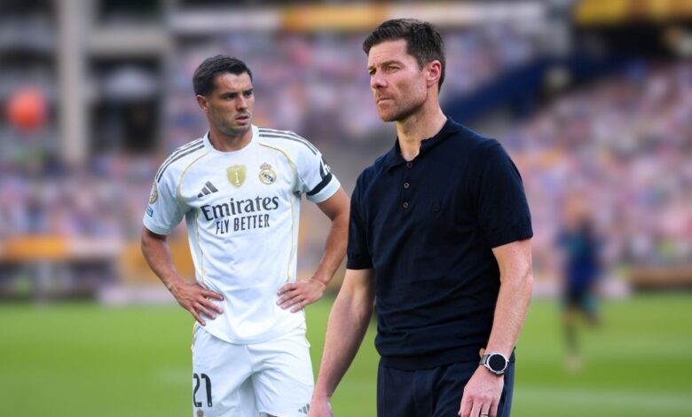 تشابي ألونسو مدرب ريال مدريد مع اللاعب براهيم دياز