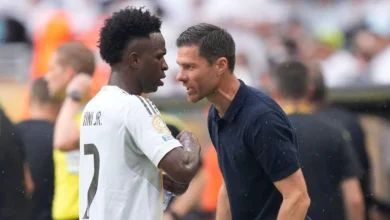 فينيسيوس جونيور لاعب ريال مدريد مع تشابي ألونسو