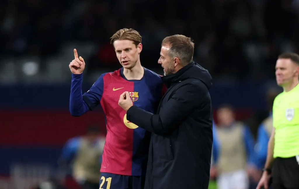 هانز فليك مدرب برشلونة مع فرينكي دي يونغ