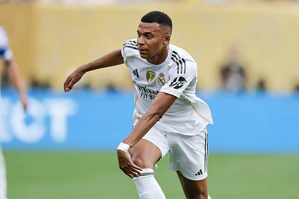 كيليان مبابي لاعب ريال مدريد من مباراة باريس سان جيرمان في نصف نهائي كأس العالم للأندية