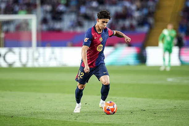 هيكتور فورت لاعب برشلونة