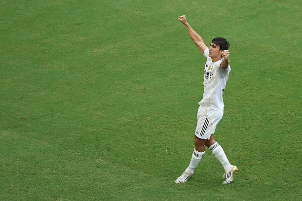 غونزالو غارسيا لاعب ريال مدريد يوجه رساله الى كريستيانو رونالدو