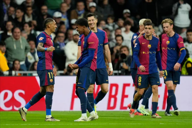 لاعبي نادي برشلونة الإسباني