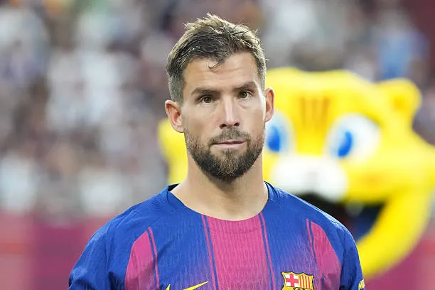 بعد رحيل مارتينيز.. برشلونة يتخلى عن صفقة مدافع جديد في اللحظات الأخيرة