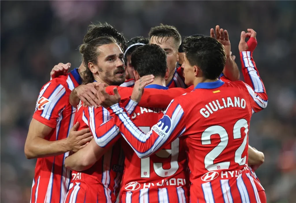 برشلونة يراقب موهبة دفاعية من أتلتيكو مدريد.. القرار مؤجل حتى إشعار آخر