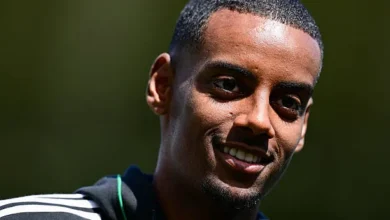 صفقة القرن تنهار.. نيوكاسل يرفض بيع إيزاك لليفربول!