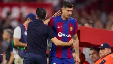 روبرت ليفاندوفسكي لاعب برشلونة مع تشافي