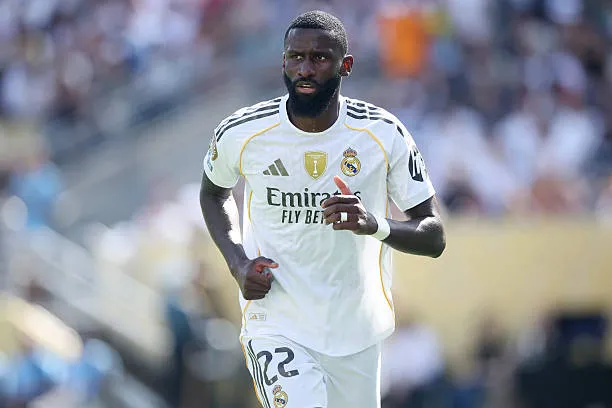 صدمة مدوية.. ريال مدريد يتخذ قرارًا غير متوقع بشأن روديغر