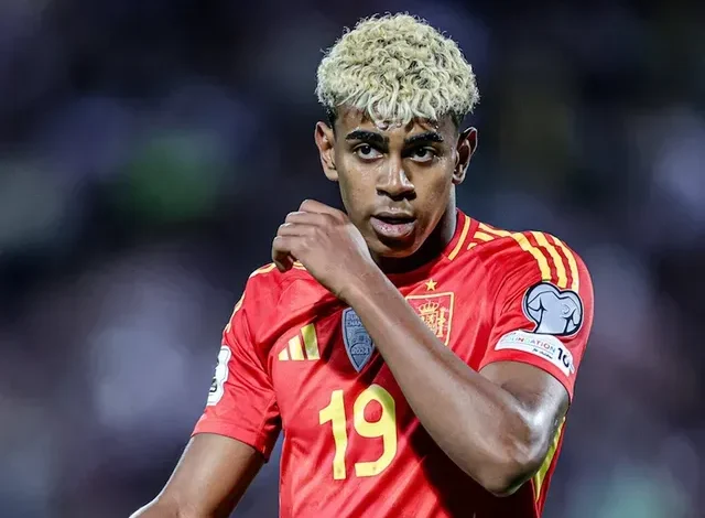 إصابة لامين يامال تُشعل القلق في برشلونة ومعسكر إسبانيا