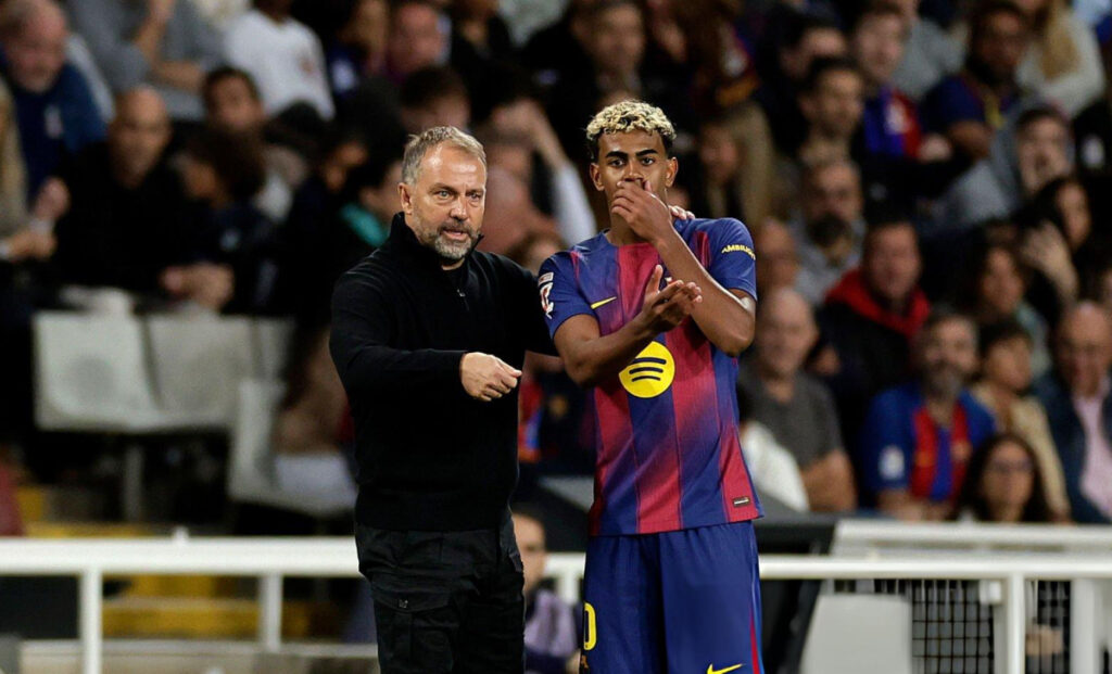 لامين يامال لاعب نادي برشلونة مع هانز فليك