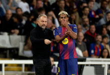 لامين يامال لاعب نادي برشلونة مع هانز فليك