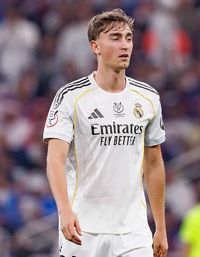 كيف استغل برشلونة ثغرة دين هويسن لاعب ريال مدريد؟